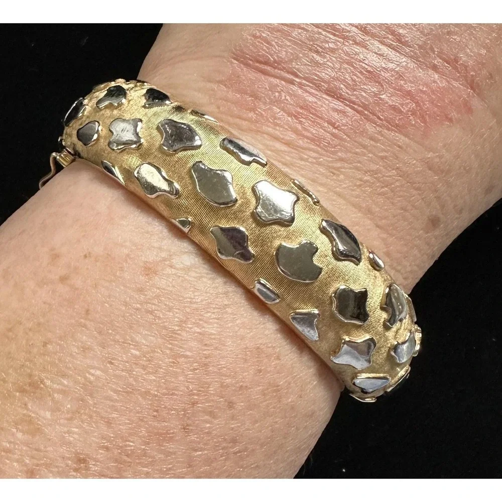 Vintage Trifari Hinged Bangle Bracelet Gold &‎ Silver Pebble Design